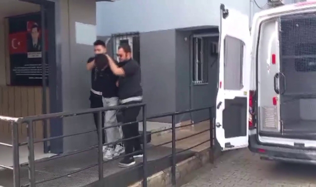 Ümraniye'de trafikte motosikletliye bıçak çeken şüpheli yakalandı