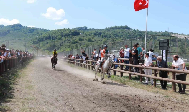 Ünye'de rahvan at yarışı heyecanı