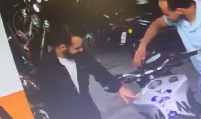 Üsküdar'da satın almak istediği motosikleti test sürüşü sırasında çaldı