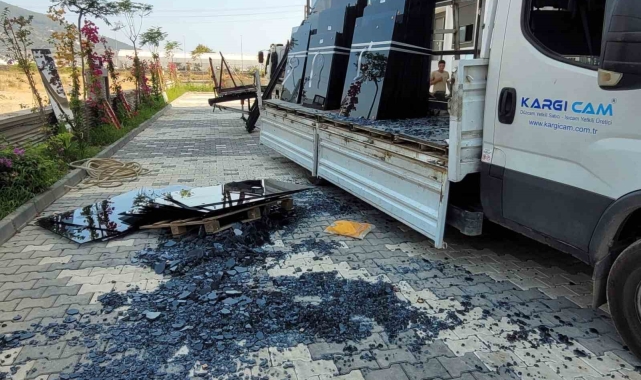 Üzerine cam düşen adam Yaralandı