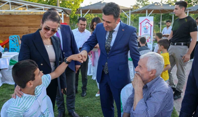 Vali Aygöl, koruyucu aile günü programına katıldı