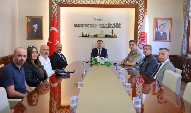 Vali Eldivan gazetecilerle Güvenlik Bilgilendirme Toplantısı'nda bir araya geldi
