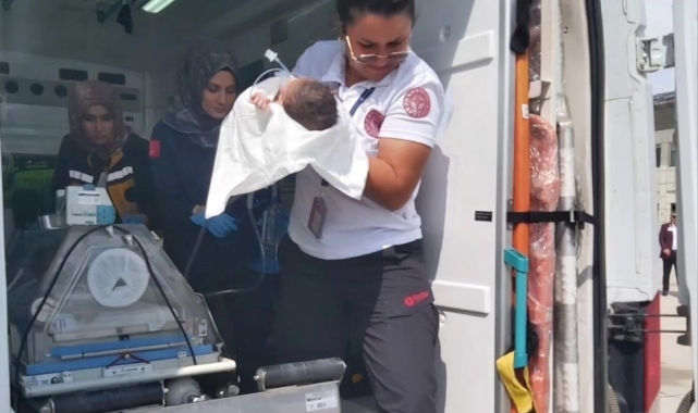Van'da kalp hastası bebek için ambulans uçak havalandı
