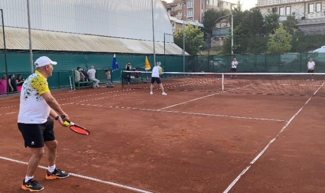 Yalova'nın ilk toprak kortu açıldı