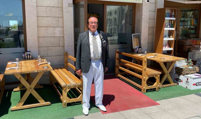 Yaşına rağmen her gün Konya'nın en şık giyineni o oluyor