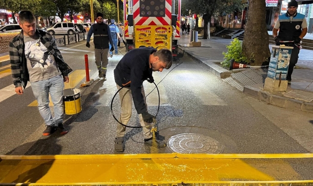 Yaya geçidi çizgileri yenileme çalışması