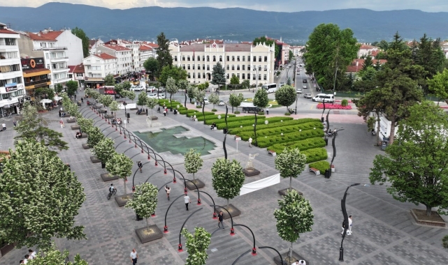 Yere çöp ve izmarit atan 781 kişiye 451 bin 418 bin lira ceza kesildi