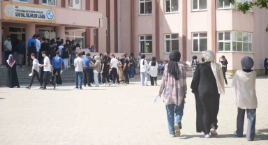 YKS'nin ilk oturumu başladı