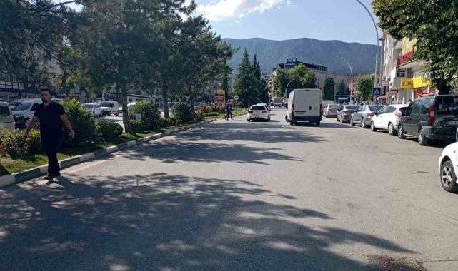 Yolun karşısına geçerken minibüsün çarptığı yaşlı adam ağır yaralandı