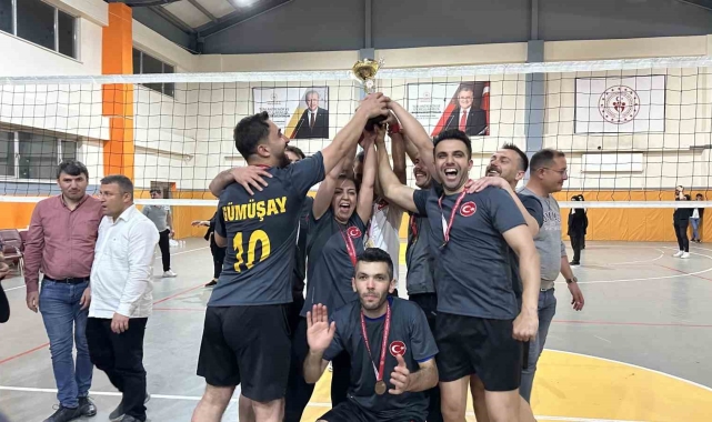 Yüksekova'da kurumlar arası voleybol turnuvasını TİM 47 kazandı