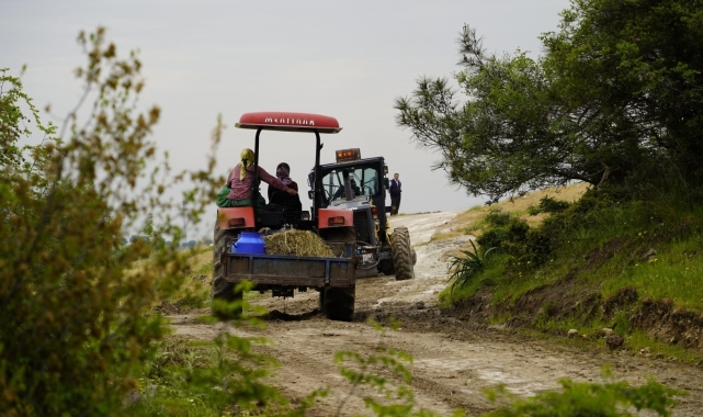 Yunusemre'den 200 kilometrelik ova yoluna bakım