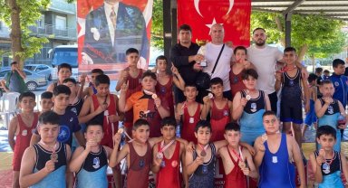 Yunusemreli güreşçiler Denizli'de Manisa'nın gururu oldu