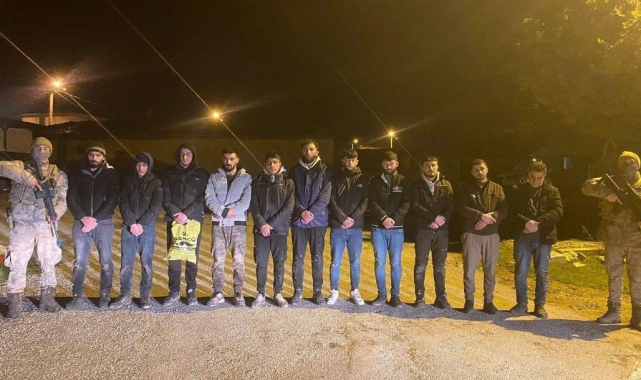 Yurt dışına kaçmaya çalışan 11 Suriyeli düzensiz göçmen ve organizatör yakalandı