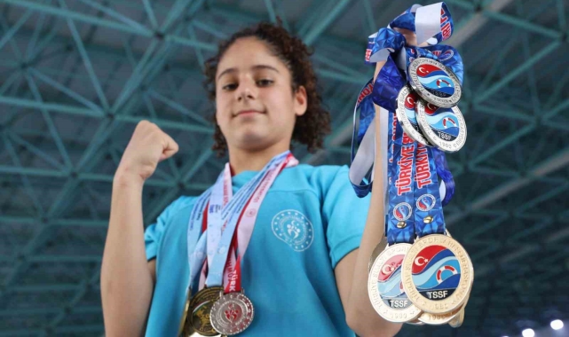 Yüzmede 130'u aşkın madalya aldılar, hedefleri dünya kupası
