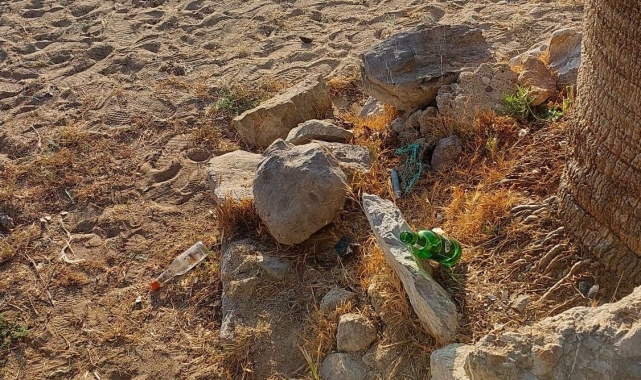 Zeytinli Kuyu sahilinin çöplerle başı dertte