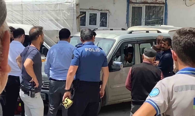 Zile'de muhtar aracında ölü bulundu