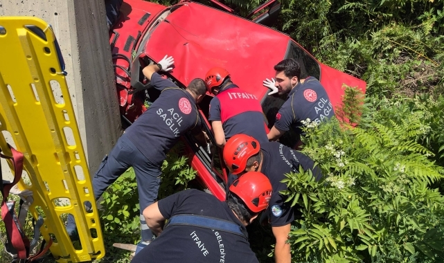 Zonguldak'ta bariyere çarpan otomobildeki 4 kişi yaralandı