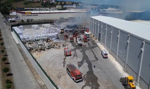 Zonguldak'ta kağıt fabrikasının atık alanında çıkan yangın söndürüldü