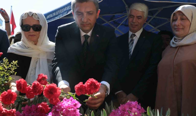 15 Temmuz Demokrasi ve Milli Birlik Günü etkinlikleri şehit mezarlarını ziyaret ile başladı