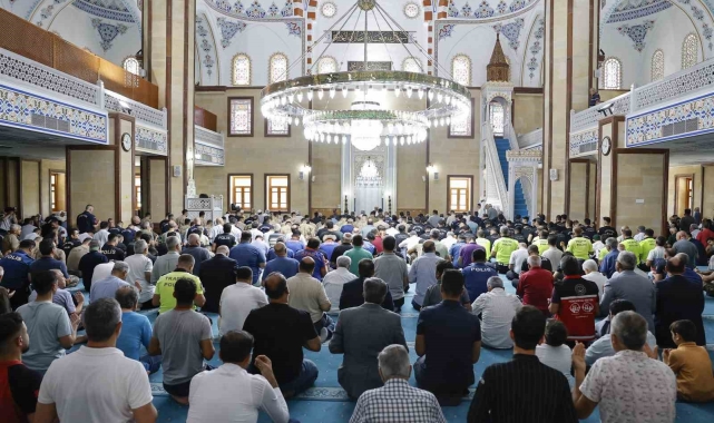 15 Temmuz şehitleri Adana'da dualarla anıldı