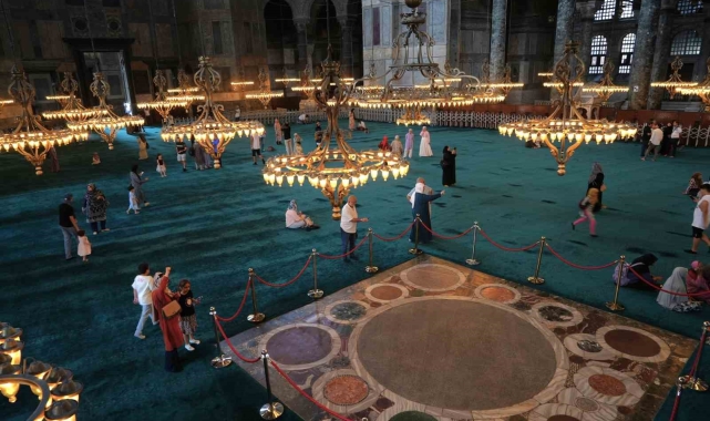 4 yıl önce yeniden ibadete açılan fethin sembolü Ayasofya Camii'ni gelecek nesillere taşıyacak değişimler yapıldı