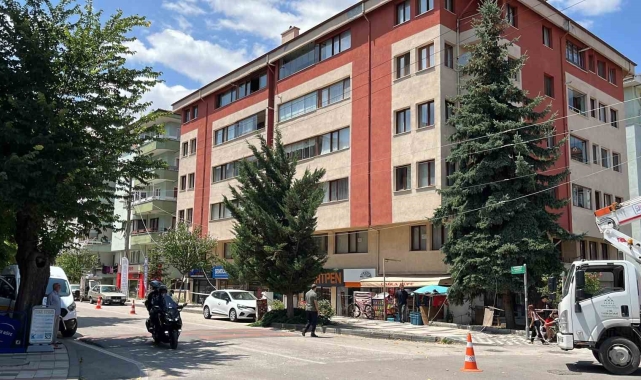 72 yaşındaki adam 5'inci katın balkonundan düştü