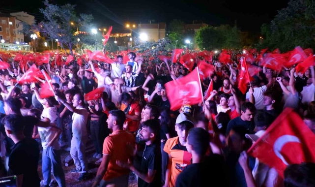A Milli Futbol Takımı'nın çeyrek finale yükselmesi Edirne'de coşkuyla kutlandı