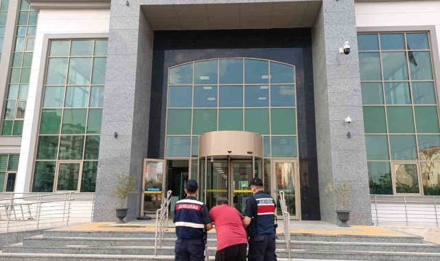 Adana'da kesinleşmiş hapis cezasıyla arana iki hükümlü yakalandı