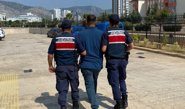 Adana'da uzun süredir aranan 2 hükümlü yakalandı
