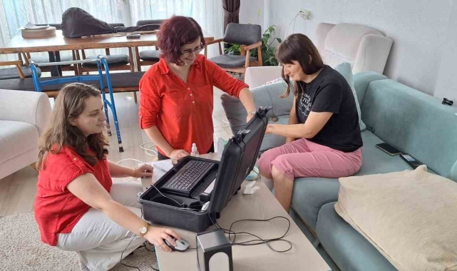 Adreste nüfus hizmeti ile birçok vatandaşın yardımına koşuyorlar