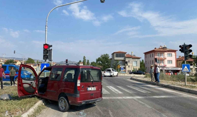 Afyonkarahisar'da kaza: 4 kişi yaralandı