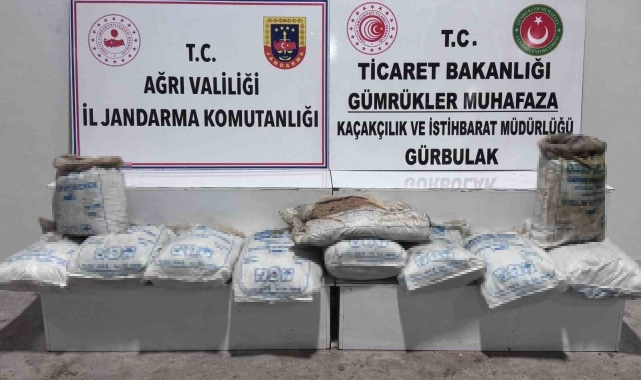 Ağrı'da çuvallar içerisinde 240 kilo uyuşturucu yakalandı