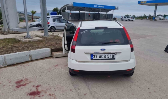 Akaryakıt istasyonunda 3 yaralamalı kaza