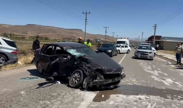 Aksaray'da cip ve otomobil kafa kafaya çarpıştı: 1'i ağır 4 yaralı