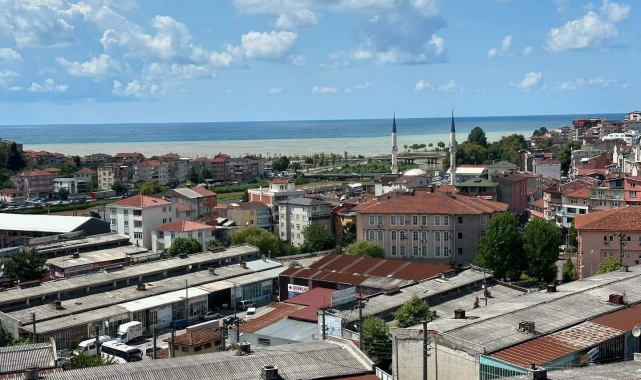 Alaplı'da deniz çamur rengini aldı