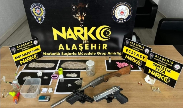 Alaşehir'de 8 adrese eş zamanlı uyuşturucu baskını: 5 tutuklama