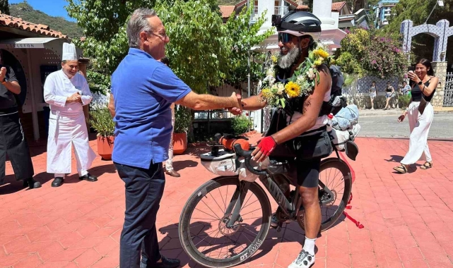 Almanya'dan bisiklet ile Fethiye'ye geldi