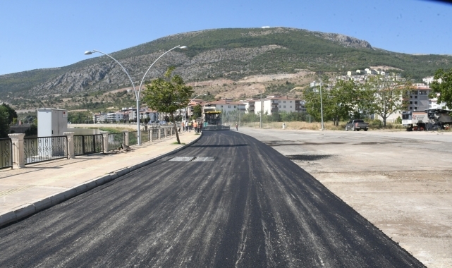 Amasya'da sıcak asfalt çalışmaları devam ediyor