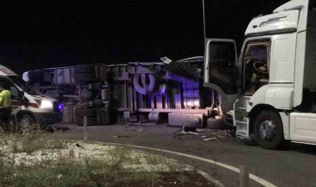 Amasya'da tırlar çapıştı