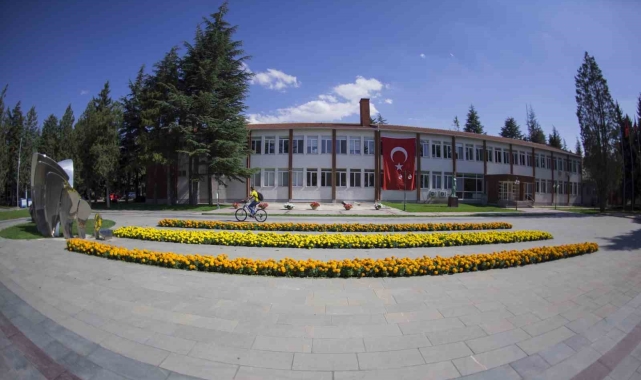 Anadolu Üniversitesi Hukuk Fakültesi adalet sistemine nitelikli mezunlar kazandırıyor