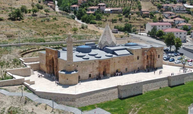 Anadolu'nun El Hamrası'nda ziyaretçi yoğunluğu