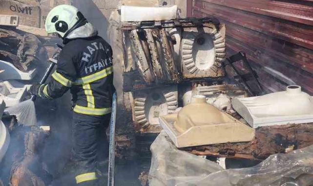Antakya'da iş yerinde çıkan yangını büyümeden söndürüldü