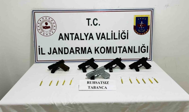 Antalya'da silah ve mühimmat kaçakçısı jandarmaya takıldı
