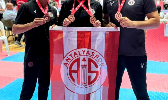 Antalyasporlu boksörler, Konya'da 4 madalya kazandı