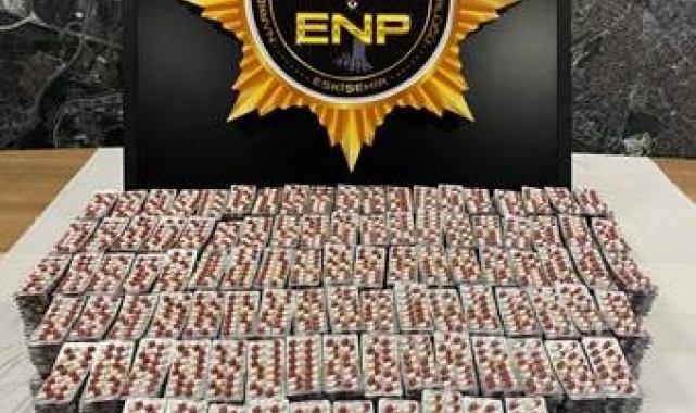 Araçlarında 22 bin 302 sentetik ecza ele geçirilen 2 şüpheli tutuklandı