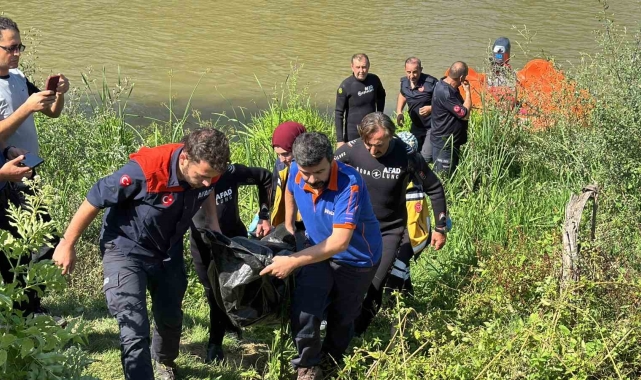 Arkadaşları ile girdiği Sakarya Nehri'nden cansız bedeni çıktı