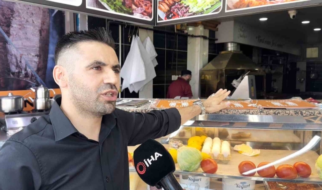 Arnavuktöy'de esnaftan dürüstlük örneği, günlerdir fazla ödeme yapan müşterisini arıyor