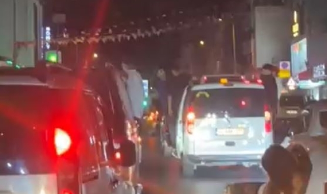 Arnavutköy'de asker konvoyunda ilginç görüntüler