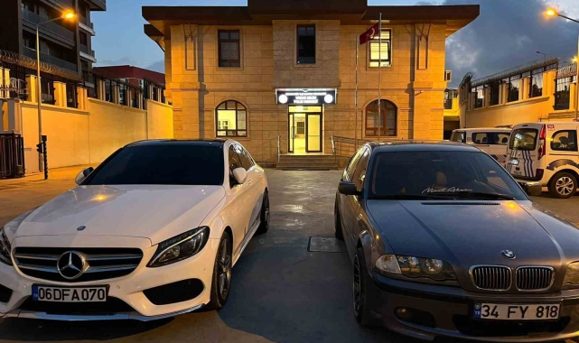 Arnavutköy'de trafikte biri drift yaptı, diğeri inip video çekti