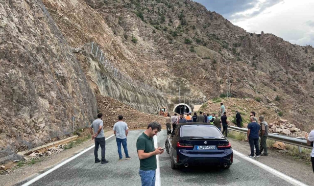 Artvin-Erzurum karayolu heyelan nedeniyle ulaşıma kapandı